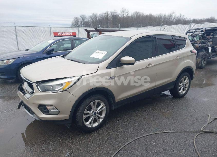 Photo 2 of 2017 Ford Escape SE (VIN 1FMCU9GD3HUB65653)