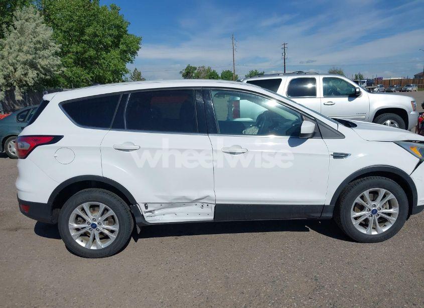 Photo 13 of 2017 Ford Escape SE (VIN 1FMCU9GD3HUB82341)