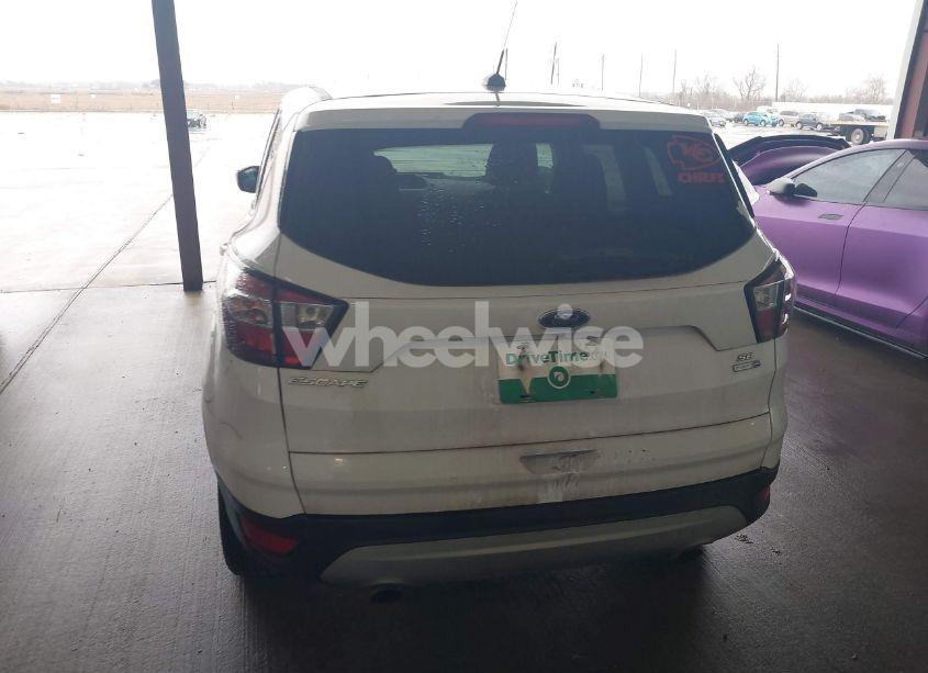 Photo 16 of 2017 Ford Escape SE (VIN 1FMCU9GD3HUC27665)