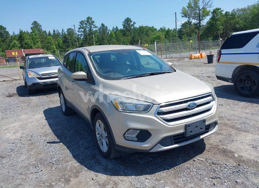 2017 Ford Escape SE (VIN 1FMCU9GD3HUC68443) main photo