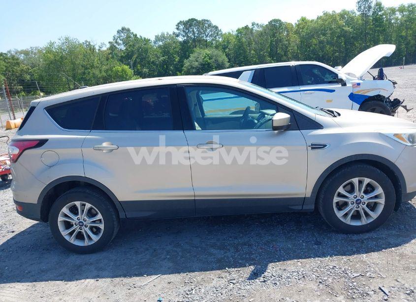 Photo 13 of 2017 Ford Escape SE (VIN 1FMCU9GD3HUC68443)