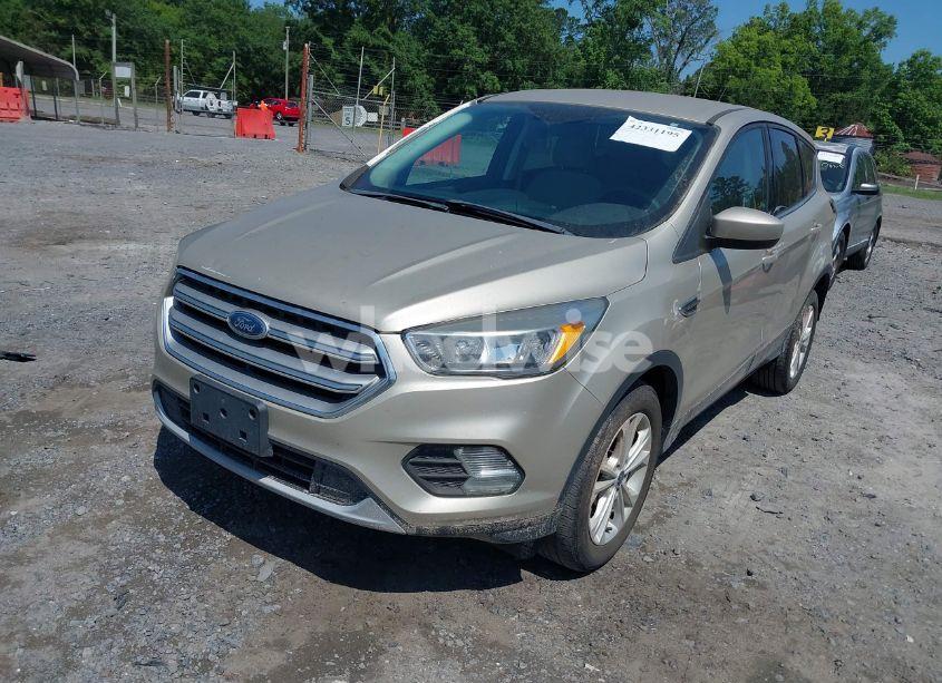 Photo 2 of 2017 Ford Escape SE (VIN 1FMCU9GD3HUC68443)