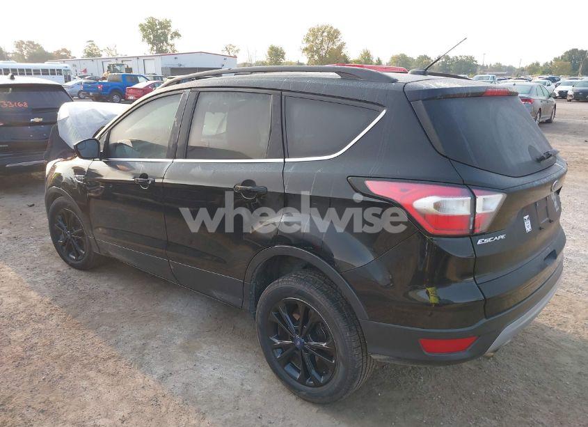 Photo 3 of 2017 Ford Escape SE (VIN 1FMCU9GD3HUD21464)