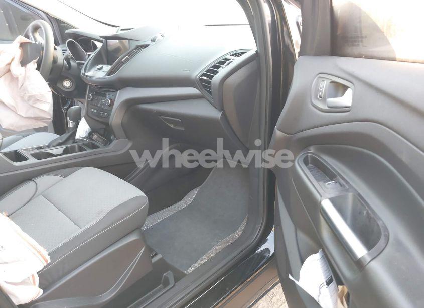 Photo 5 of 2017 Ford Escape SE (VIN 1FMCU9GD3HUD21464)