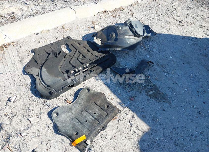 Photo 12 of 2017 Ford Escape SE (VIN 1FMCU9GD3HUD52181)