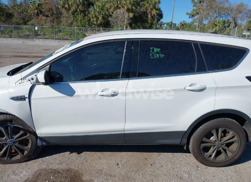 Photo 15 of 2017 Ford Escape SE (VIN 1FMCU9GD3HUD52181)