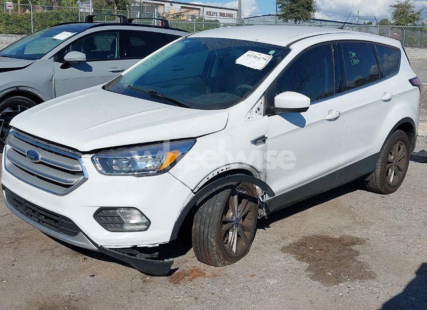 Photo 2 of 2017 Ford Escape SE (VIN 1FMCU9GD3HUD52181)