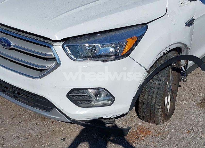 Photo 6 of 2017 Ford Escape SE (VIN 1FMCU9GD3HUD52181)