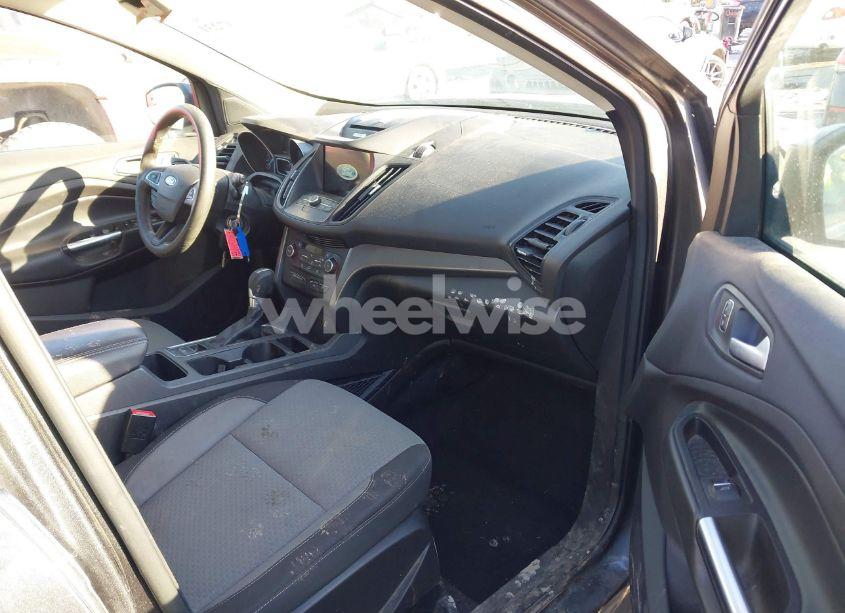 Photo 5 of 2017 Ford Escape SE (VIN 1FMCU9GD3HUD61981)