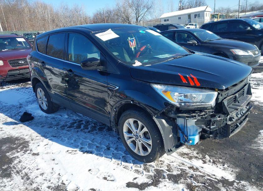 2017 Ford Escape SE (VIN 1FMCU9GD3HUD74195) main photo