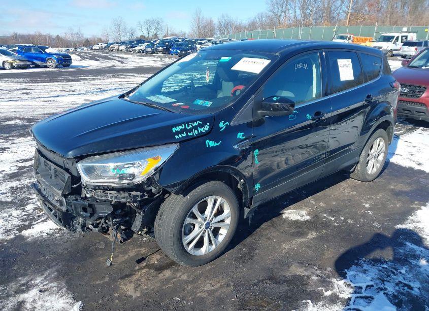 Photo 2 of 2017 Ford Escape SE (VIN 1FMCU9GD3HUD74195)