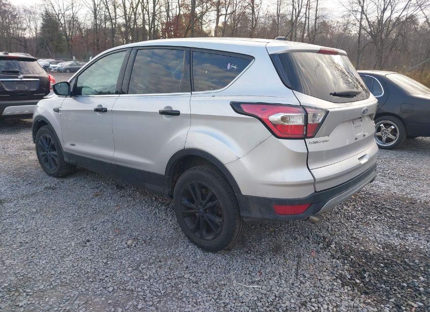 Photo 3 of 2017 Ford Escape SE (VIN 1FMCU9GD3HUE49073)