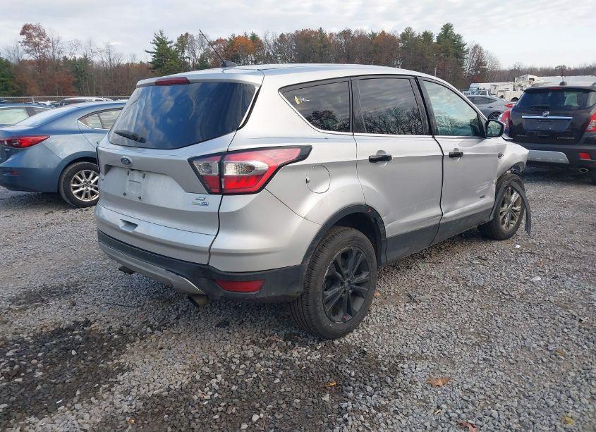 Photo 4 of 2017 Ford Escape SE (VIN 1FMCU9GD3HUE49073)