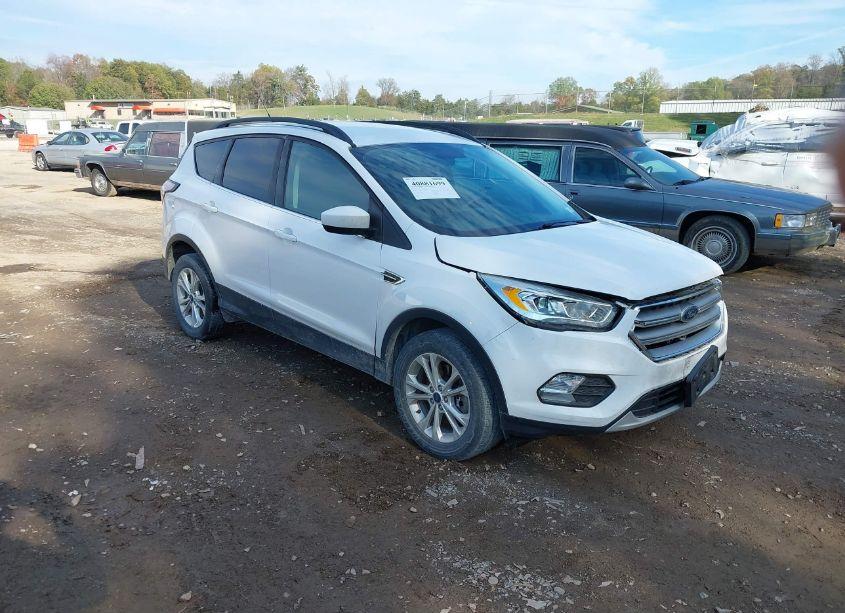 2017 Ford Escape SE (VIN 1FMCU9GD3HUE62549) main photo