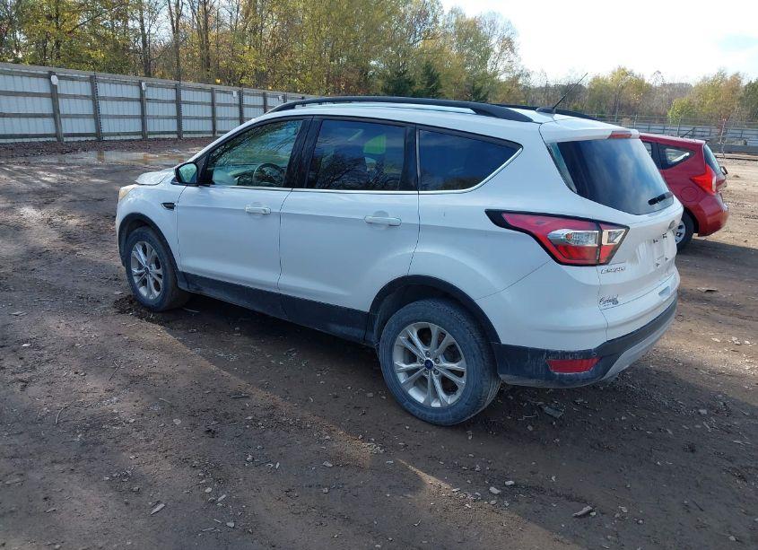 Photo 3 of 2017 Ford Escape SE (VIN 1FMCU9GD3HUE62549)