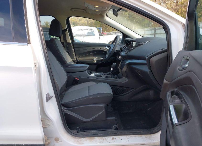 Photo 5 of 2017 Ford Escape SE (VIN 1FMCU9GD3HUE62549)