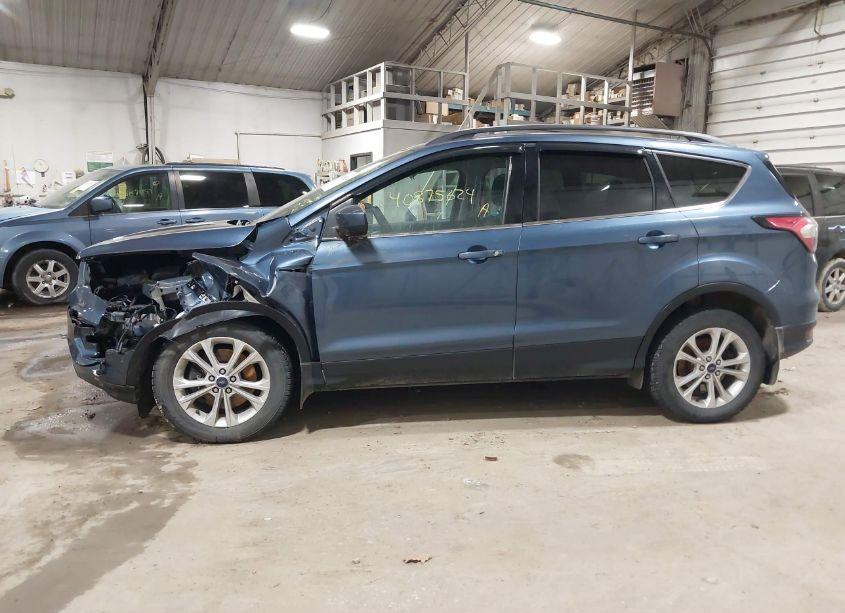 Photo 14 of 2018 Ford Escape SE (VIN 1FMCU9GD3JUA07920)