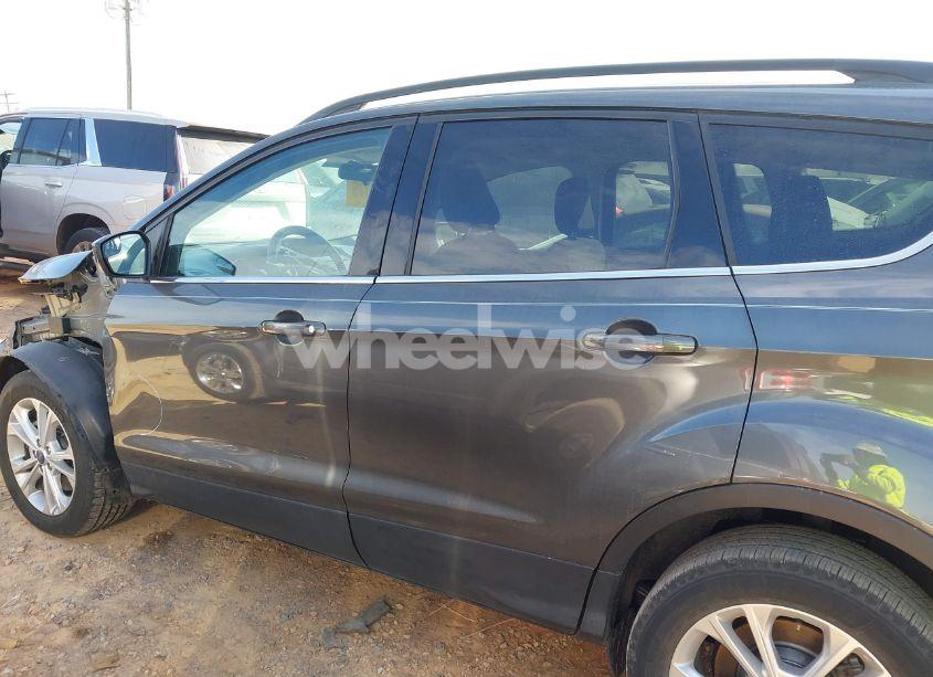 Photo 14 of 2018 Ford Escape SE (VIN 1FMCU9GD3JUA58124)