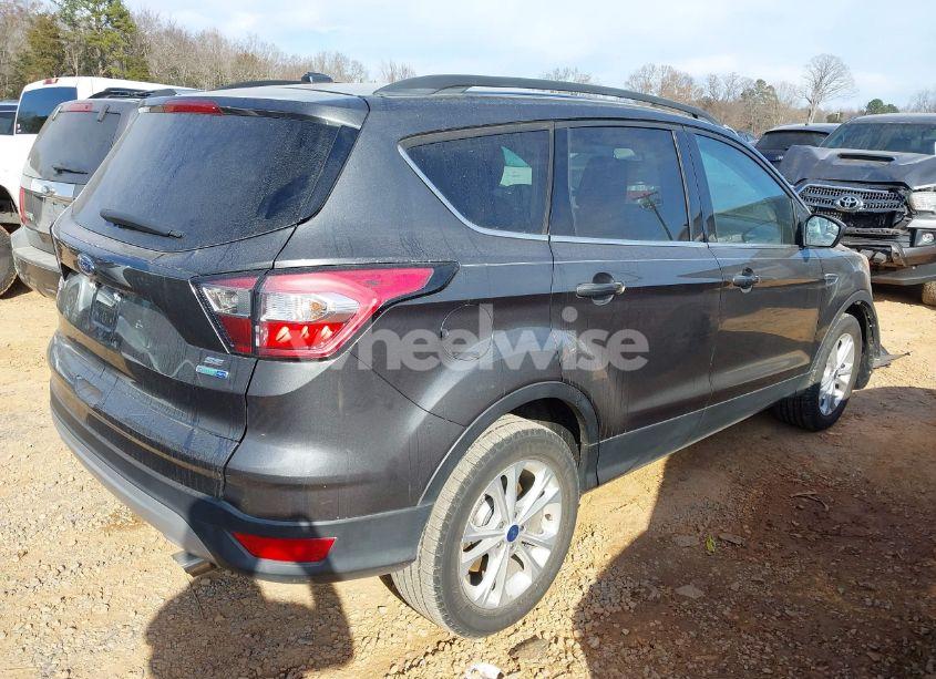 Photo 4 of 2018 Ford Escape SE (VIN 1FMCU9GD3JUA58124)