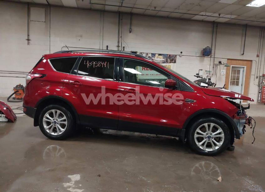 Photo 14 of 2018 Ford Escape SE (VIN 1FMCU9GD3JUB01148)
