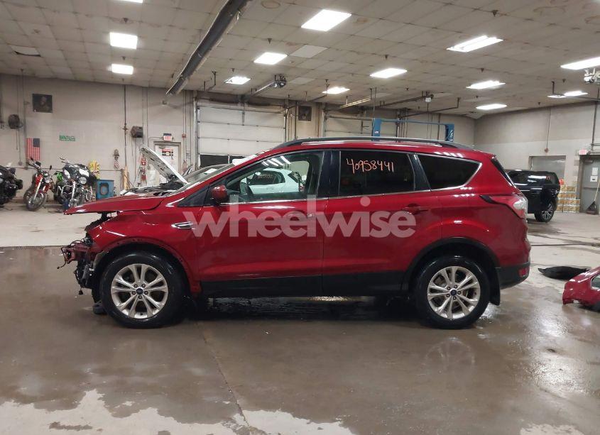 Photo 15 of 2018 Ford Escape SE (VIN 1FMCU9GD3JUB01148)