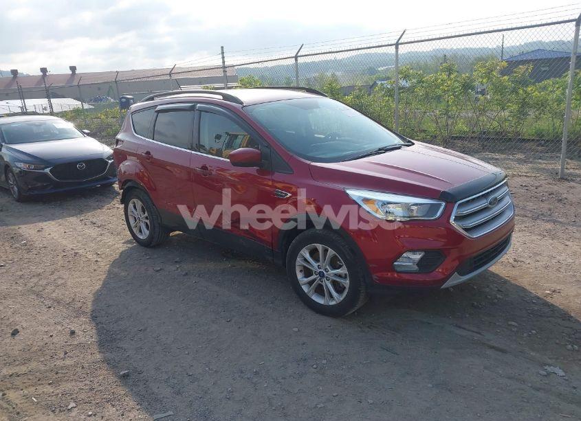 2018 Ford Escape SE (VIN 1FMCU9GD3JUB07869) main photo