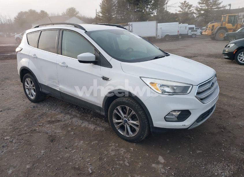 2018 Ford Escape SE (VIN 1FMCU9GD3JUB29208) main photo