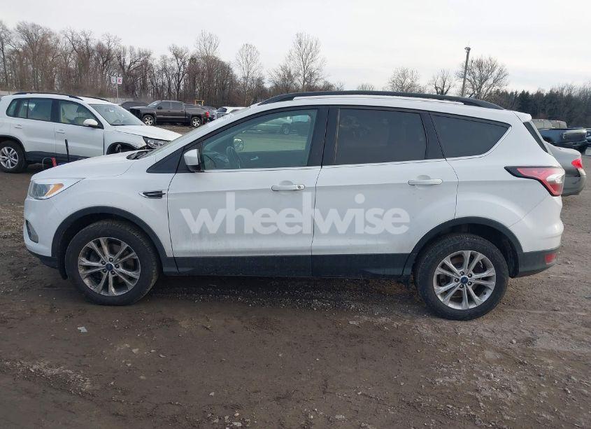 Photo 14 of 2018 Ford Escape SE (VIN 1FMCU9GD3JUB29208)