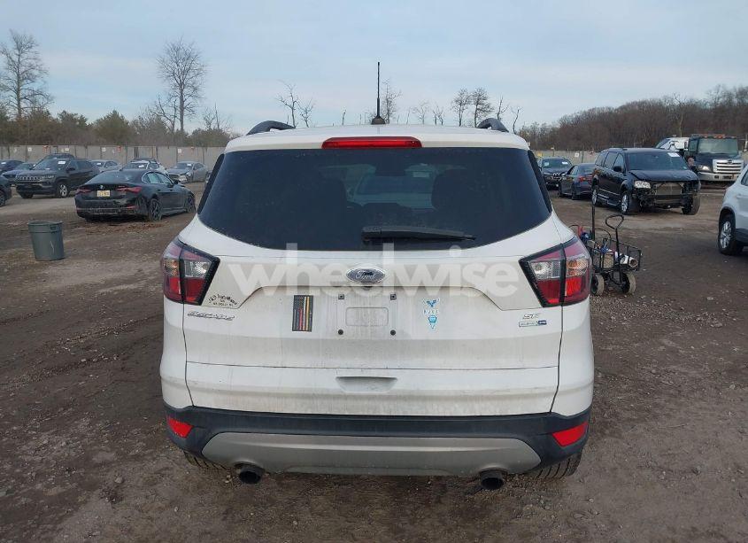 Photo 16 of 2018 Ford Escape SE (VIN 1FMCU9GD3JUB29208)