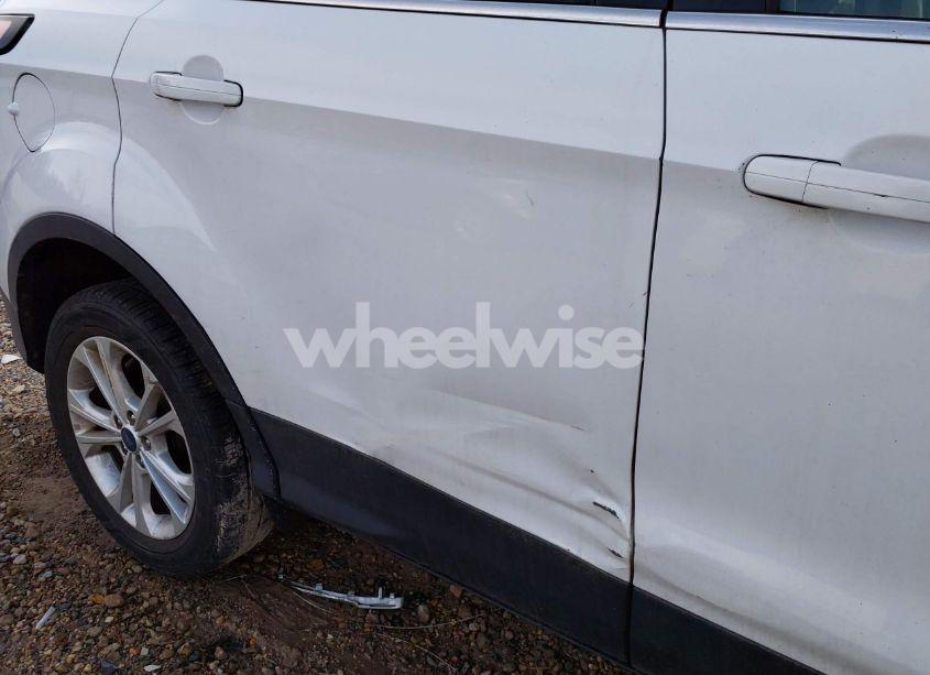 Photo 17 of 2018 Ford Escape SE (VIN 1FMCU9GD3JUB29208)