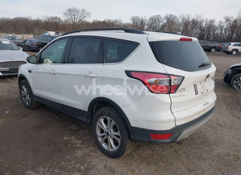 Photo 3 of 2018 Ford Escape SE (VIN 1FMCU9GD3JUB29208)