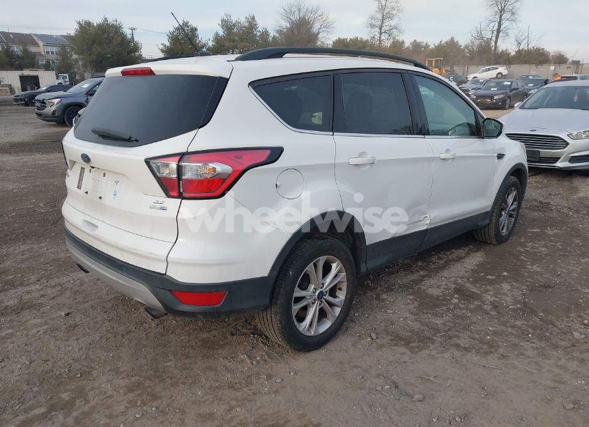 Photo 4 of 2018 Ford Escape SE (VIN 1FMCU9GD3JUB29208)