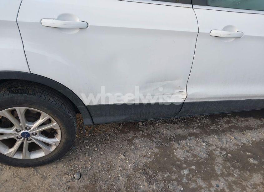 Photo 6 of 2018 Ford Escape SE (VIN 1FMCU9GD3JUB29208)