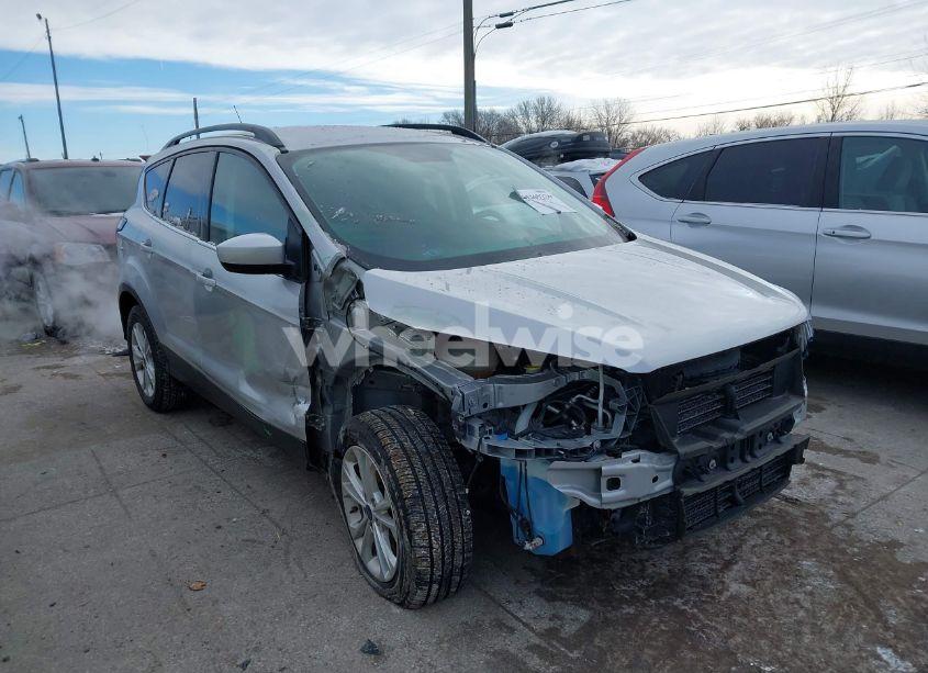 2018 Ford Escape SE (VIN 1FMCU9GD3JUC00827) main photo