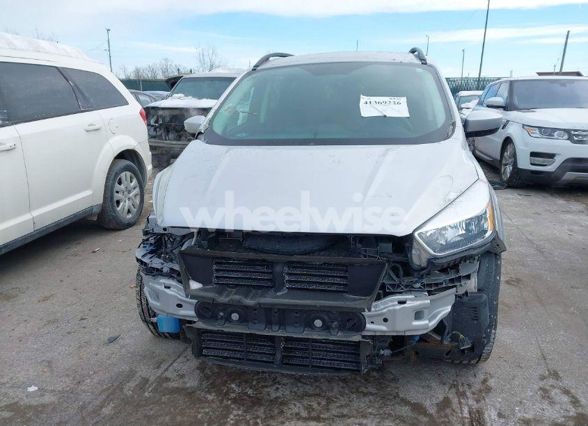 Photo 13 of 2018 Ford Escape SE (VIN 1FMCU9GD3JUC00827)