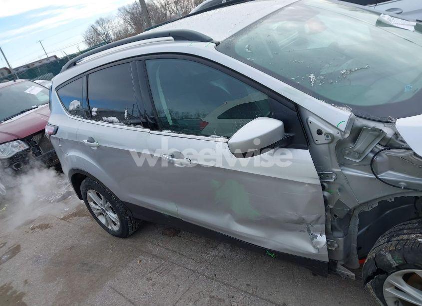 Photo 14 of 2018 Ford Escape SE (VIN 1FMCU9GD3JUC00827)