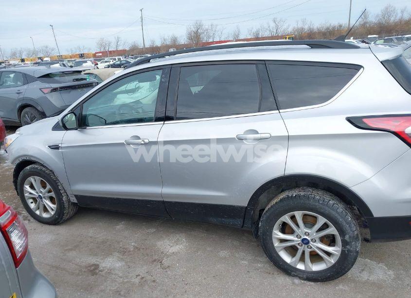 Photo 15 of 2018 Ford Escape SE (VIN 1FMCU9GD3JUC00827)