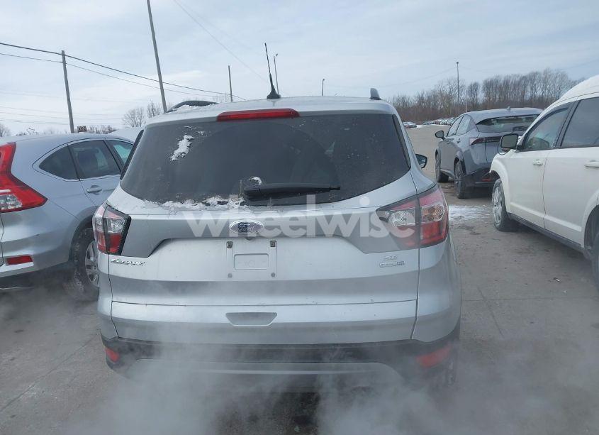 Photo 17 of 2018 Ford Escape SE (VIN 1FMCU9GD3JUC00827)