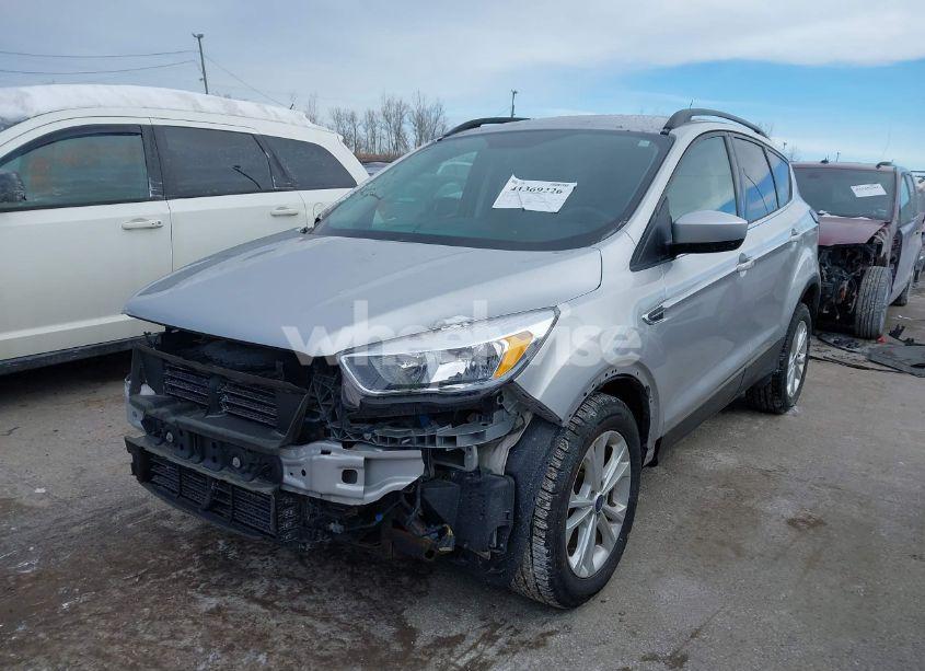 Photo 2 of 2018 Ford Escape SE (VIN 1FMCU9GD3JUC00827)