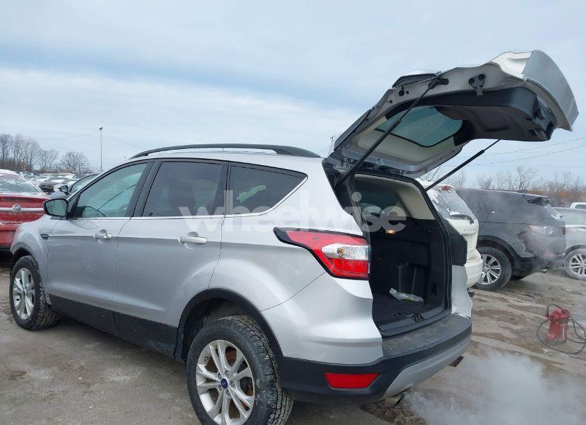 Photo 3 of 2018 Ford Escape SE (VIN 1FMCU9GD3JUC00827)