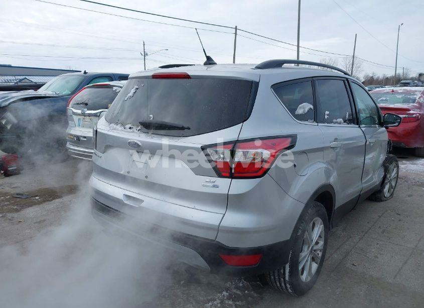 Photo 4 of 2018 Ford Escape SE (VIN 1FMCU9GD3JUC00827)