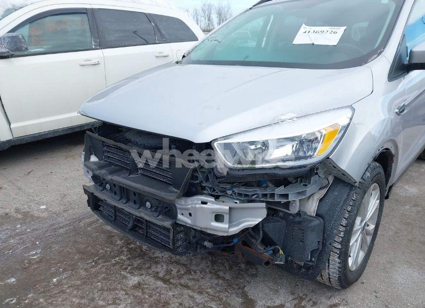 Photo 6 of 2018 Ford Escape SE (VIN 1FMCU9GD3JUC00827)
