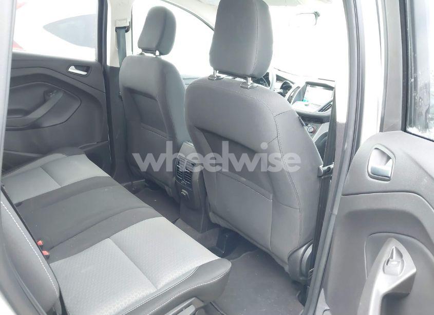 Photo 8 of 2018 Ford Escape SE (VIN 1FMCU9GD3JUC00827)