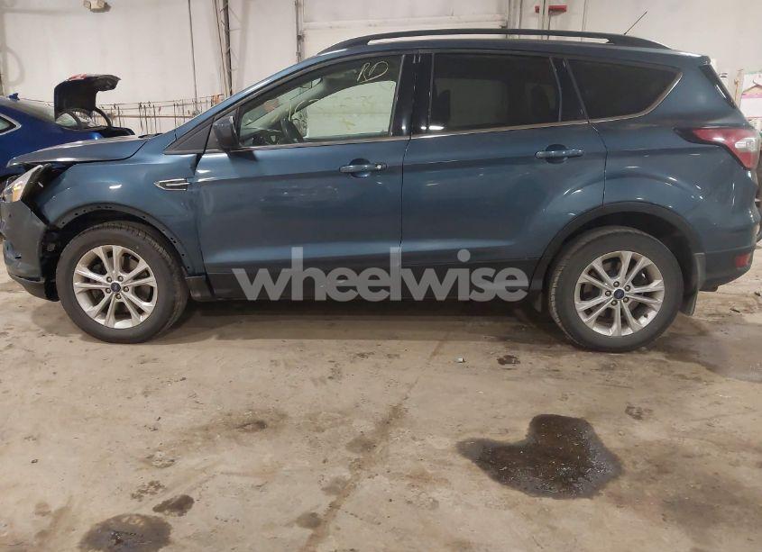 Photo 14 of 2018 Ford Escape SE (VIN 1FMCU9GD3JUC01489)