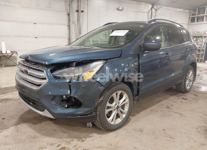 Photo 2 of 2018 Ford Escape SE (VIN 1FMCU9GD3JUC01489)