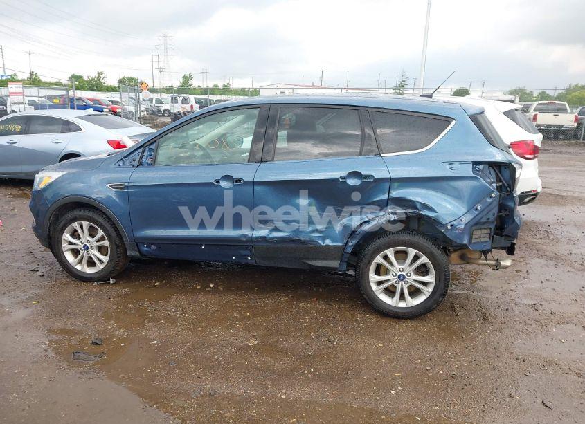 Photo 15 of 2018 Ford Escape SE (VIN 1FMCU9GD3JUC01606)