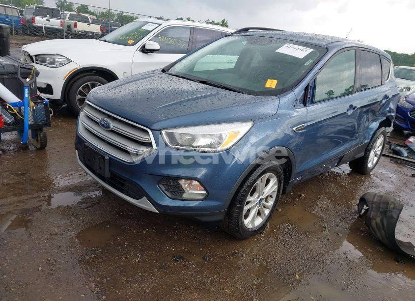 Photo 2 of 2018 Ford Escape SE (VIN 1FMCU9GD3JUC01606)