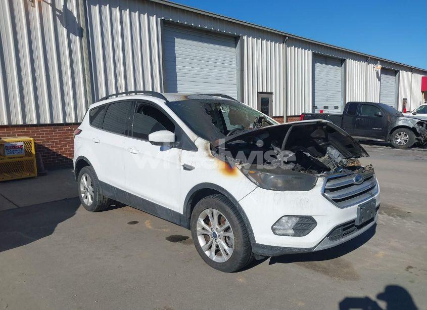 2018 Ford Escape SE (VIN 1FMCU9GD3JUC12976) main photo