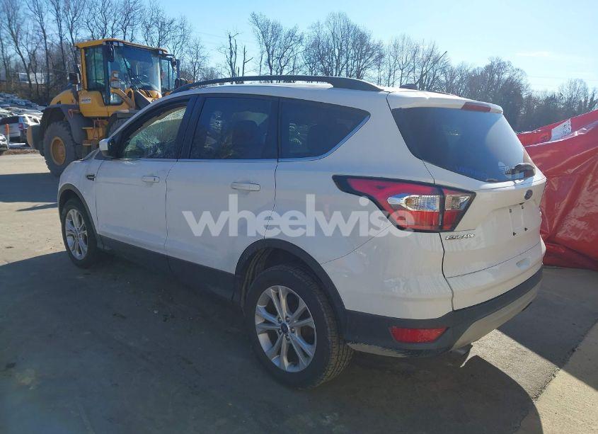Photo 3 of 2018 Ford Escape SE (VIN 1FMCU9GD3JUC12976)