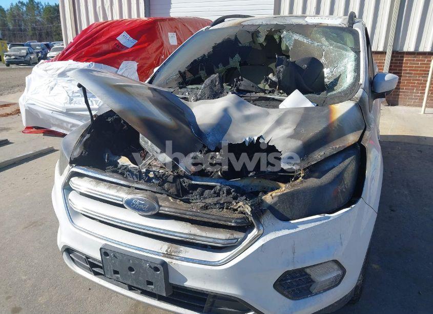 Photo 6 of 2018 Ford Escape SE (VIN 1FMCU9GD3JUC12976)